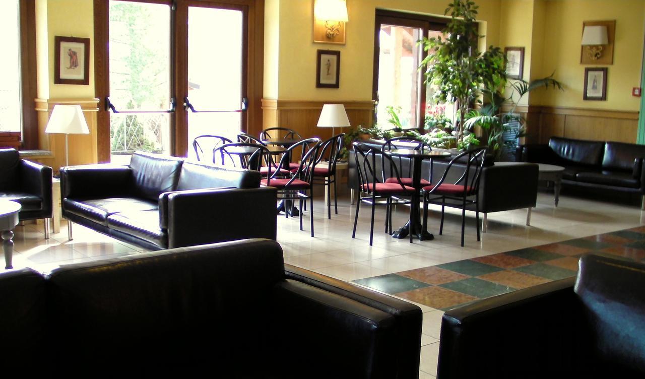 רוקה די מצו Alba Sporting Hotel מראה חיצוני תמונה