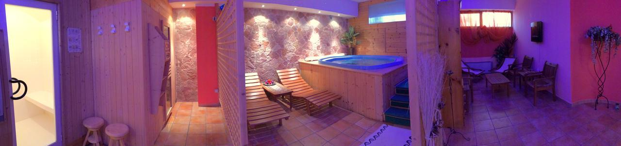 רוקה די מצו Alba Sporting Hotel מראה חיצוני תמונה