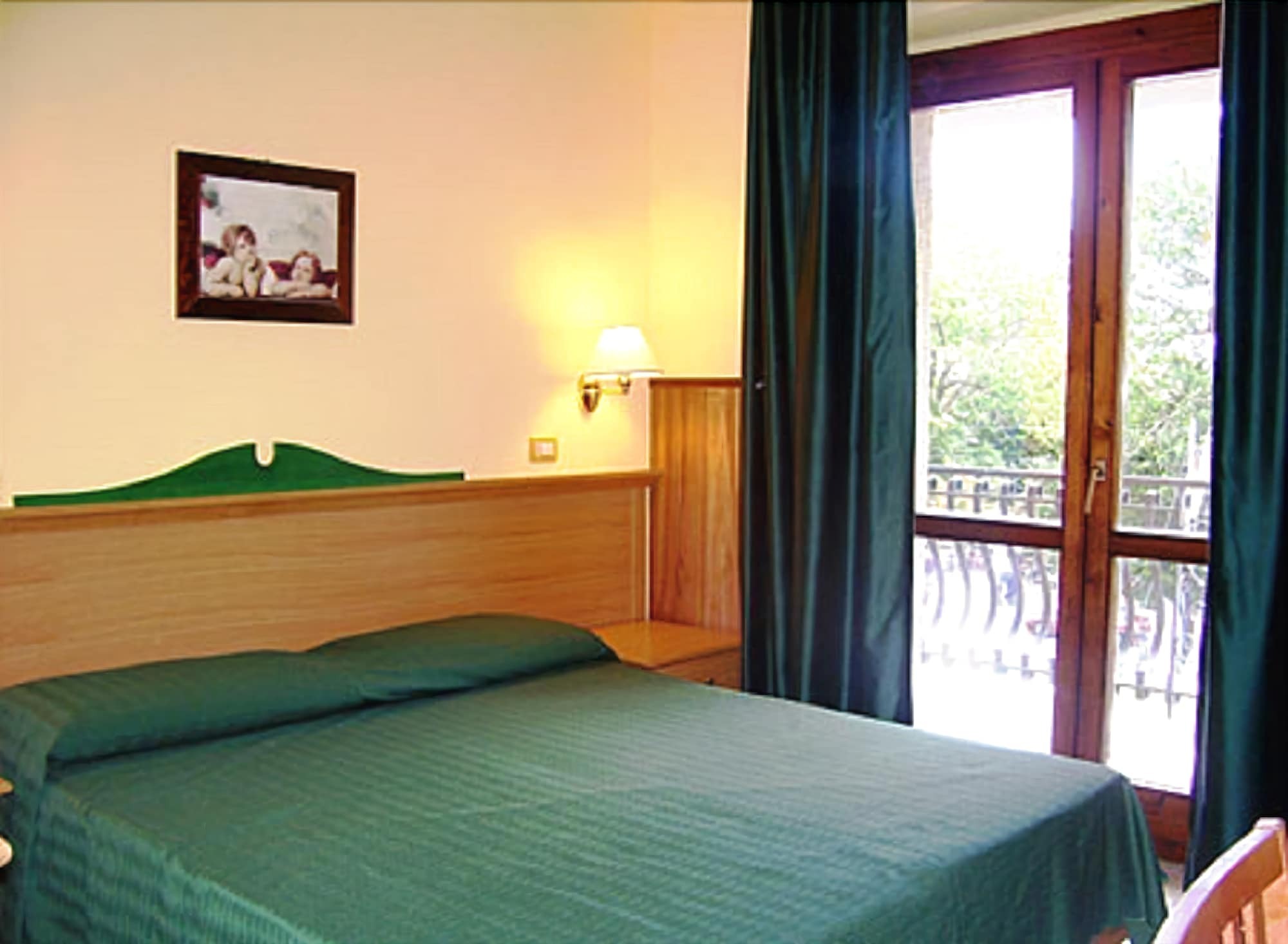 רוקה די מצו Alba Sporting Hotel מראה חיצוני תמונה