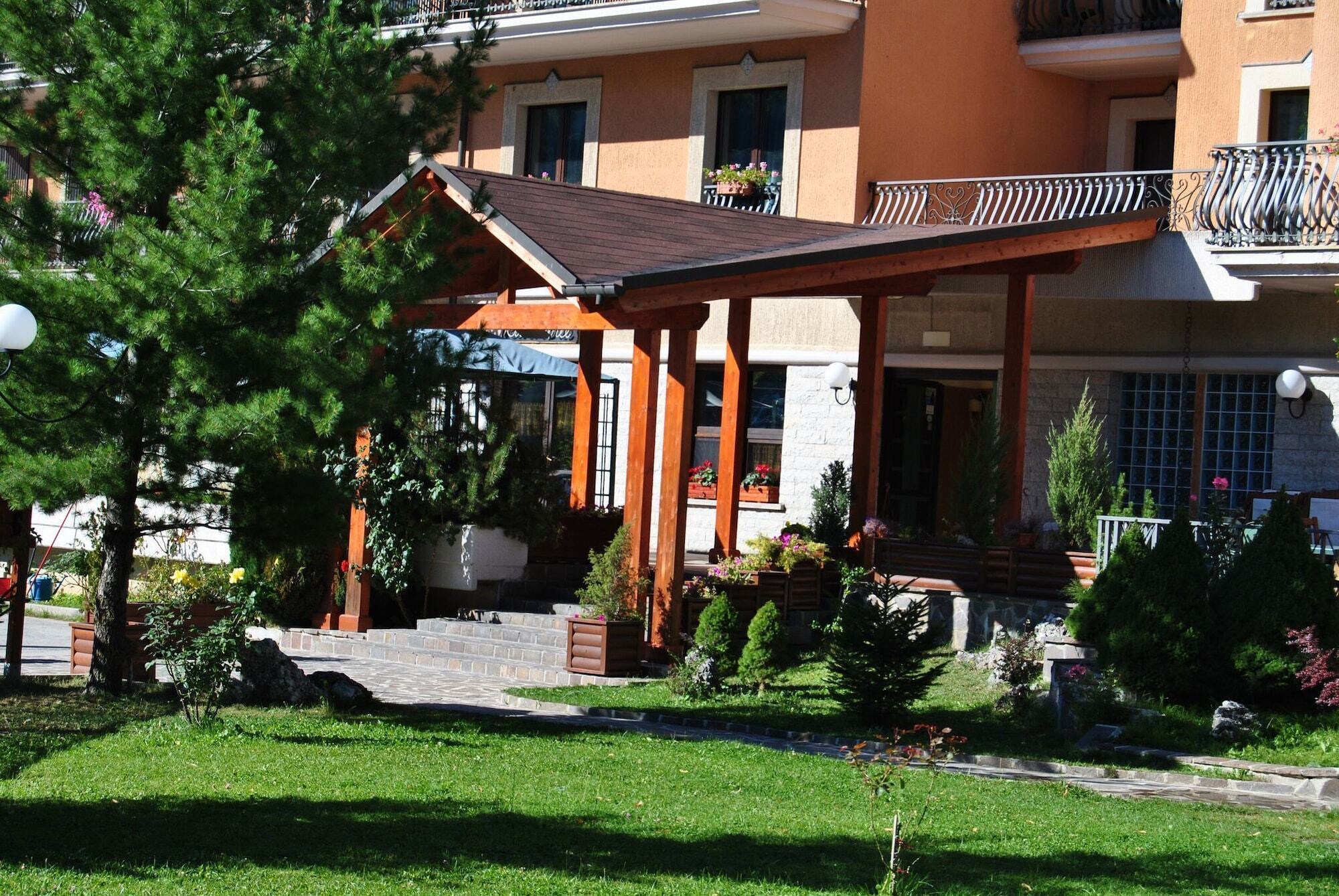 רוקה די מצו Alba Sporting Hotel מראה חיצוני תמונה