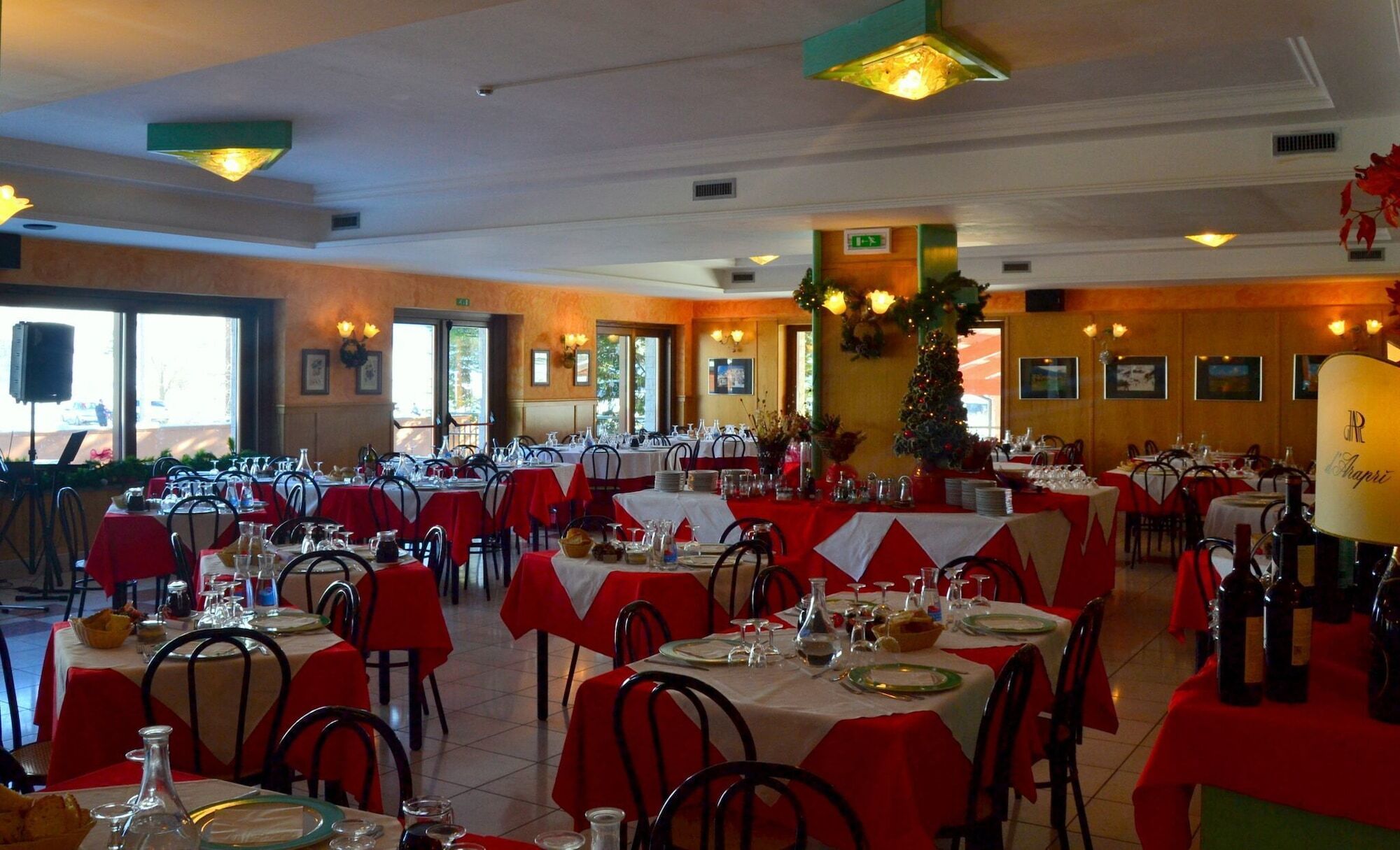 רוקה די מצו Alba Sporting Hotel מראה חיצוני תמונה